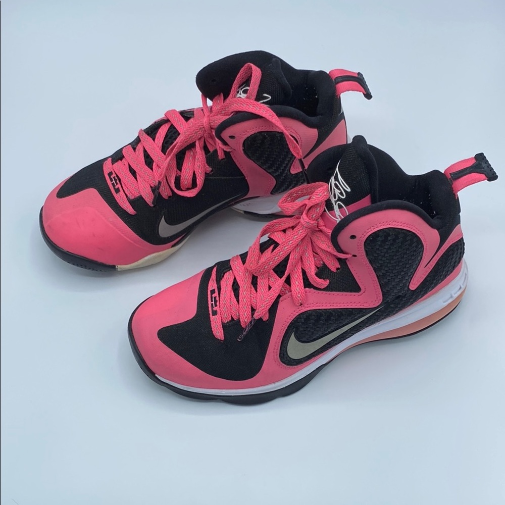 ✨Nike LeBron 9 Mid Pink and Black Athletic Sneakers✨